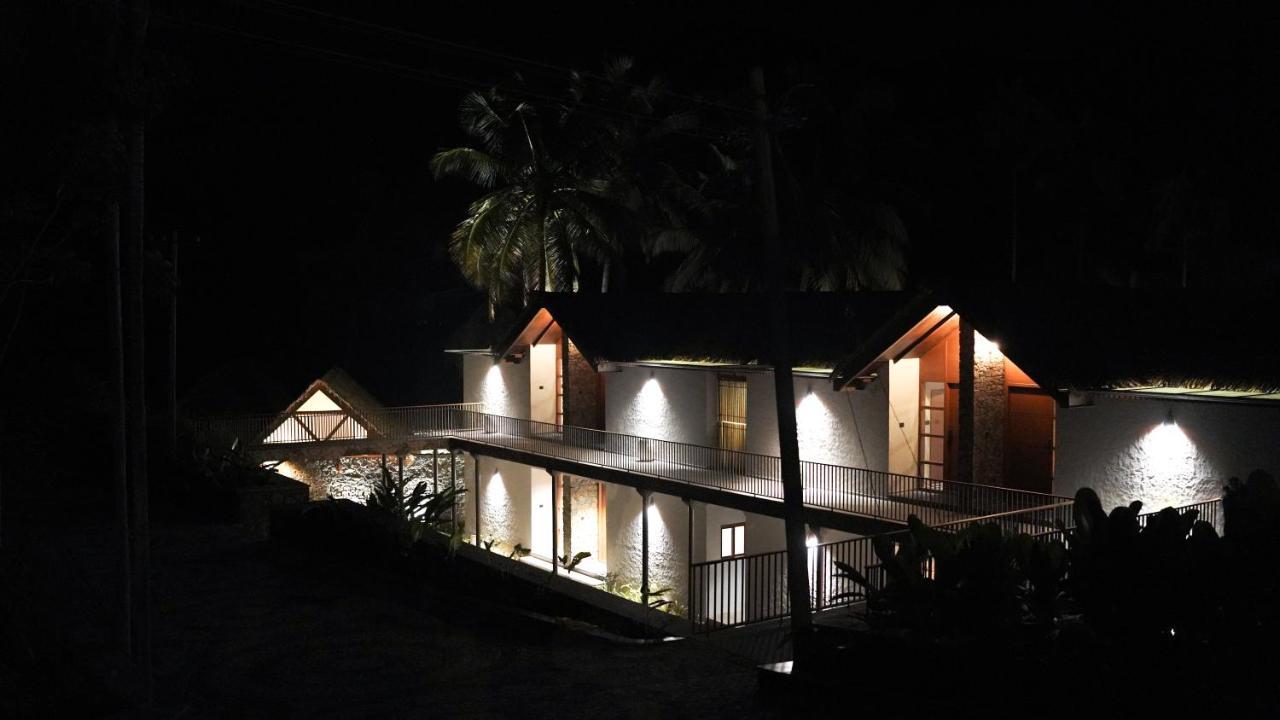 Maayaa Riverside Villa By Kpm Tripenta Attappādi Kültér fotó